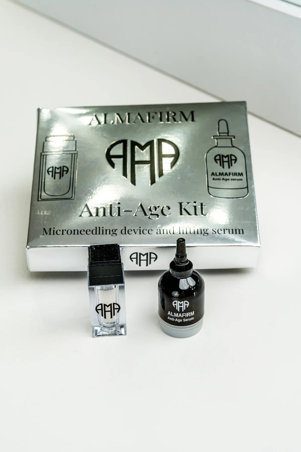 Terapia anti-età con microneedling (1 siero da 10 ml + applicatore)