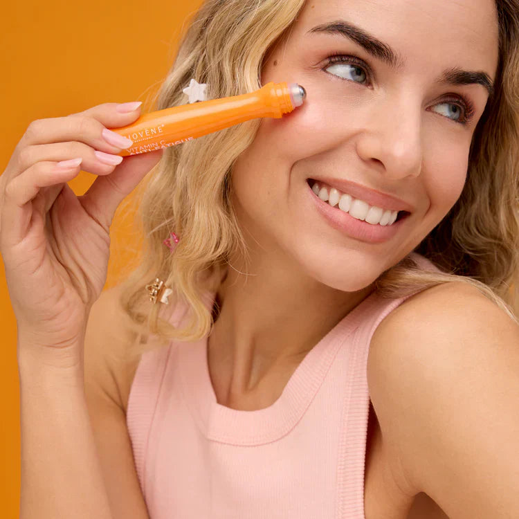 Rullo occhi alla vitamina C con il 10% di vitamina C per uno sguardo fresco e radioso 15 ml